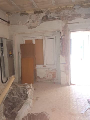 7 soveværelse Byhus til salg i Cassà de la Selva - € 139.000 (Ref: 9832917)