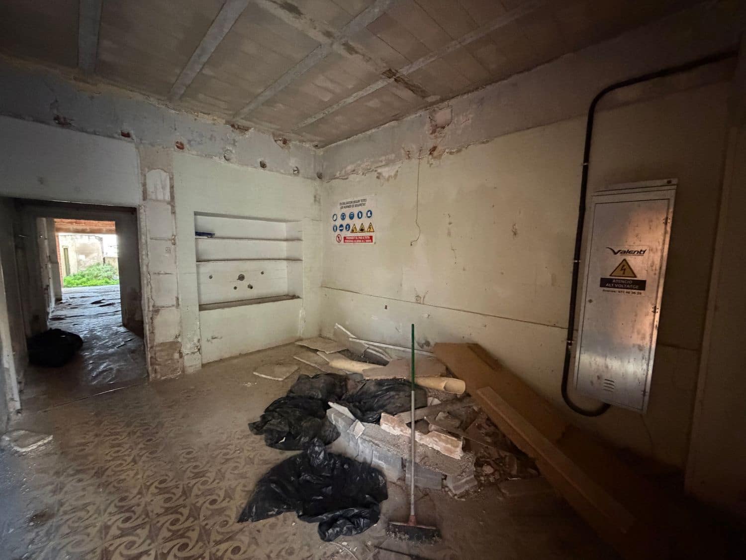 7 soveværelse Byhus til salg i Cassa de la Selva - € 139.000 (Ref: 9832917)