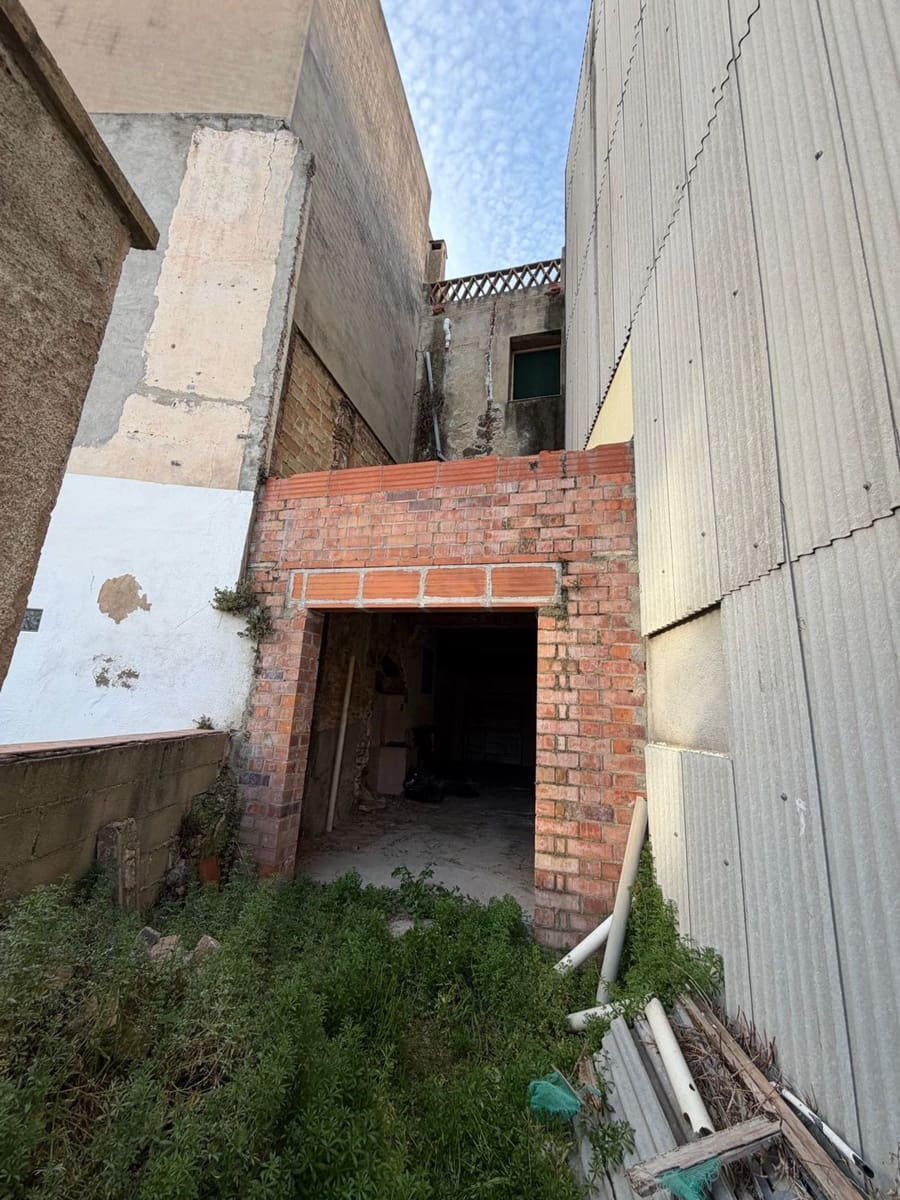 7 soveværelse Byhus til salg i Cassa de la Selva - € 139.000 (Ref: 9832917)