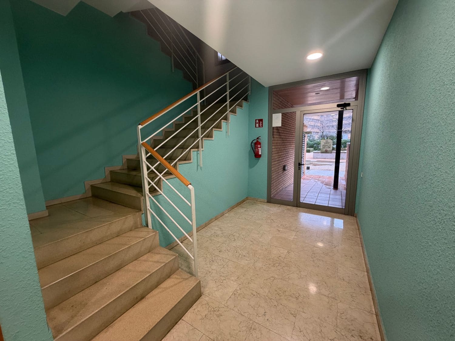 2 soverom Leilighet til salgs i Girona by med svømmebasseng garasje - € 259 000 (Ref: 9867632)