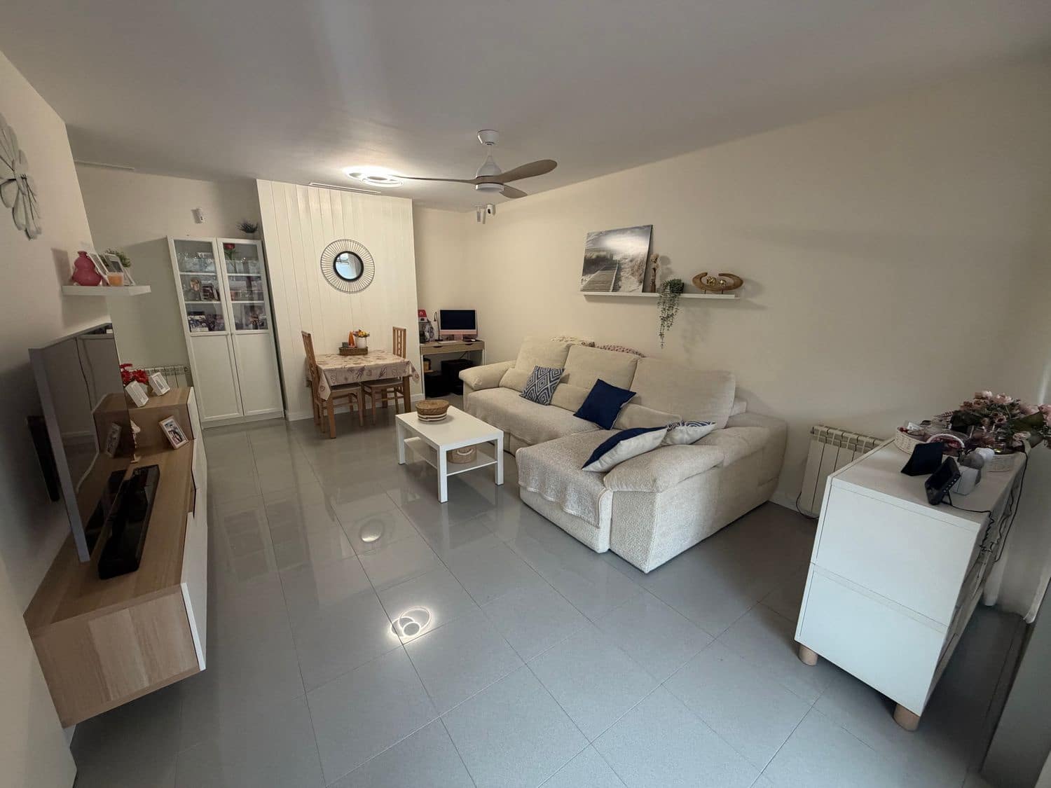 2 soverom Leilighet til salgs i Girona by med svømmebasseng garasje - € 259 000 (Ref: 9867632)