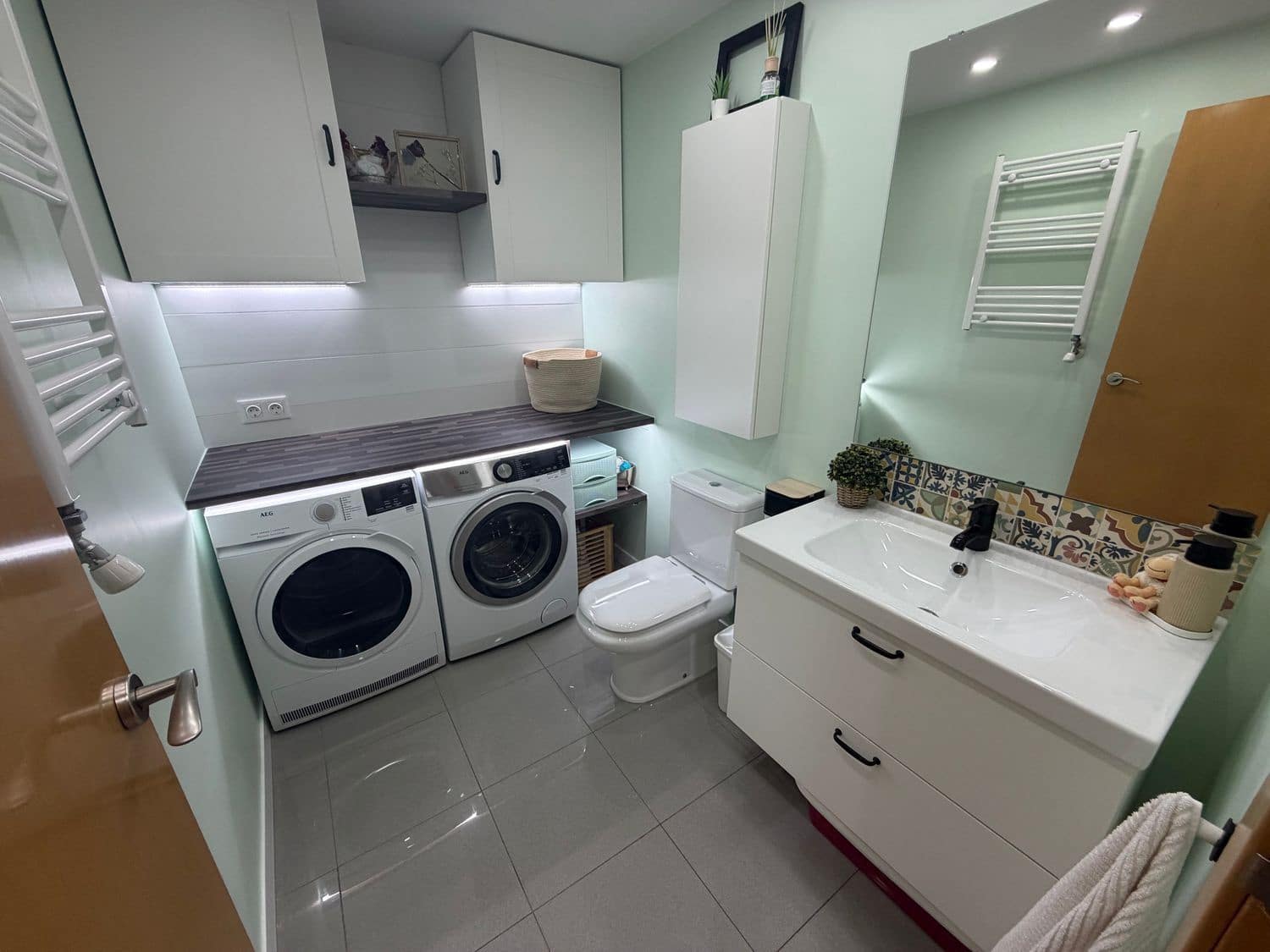2 soverom Leilighet til salgs i Girona by med svømmebasseng garasje - € 259 000 (Ref: 9867632)