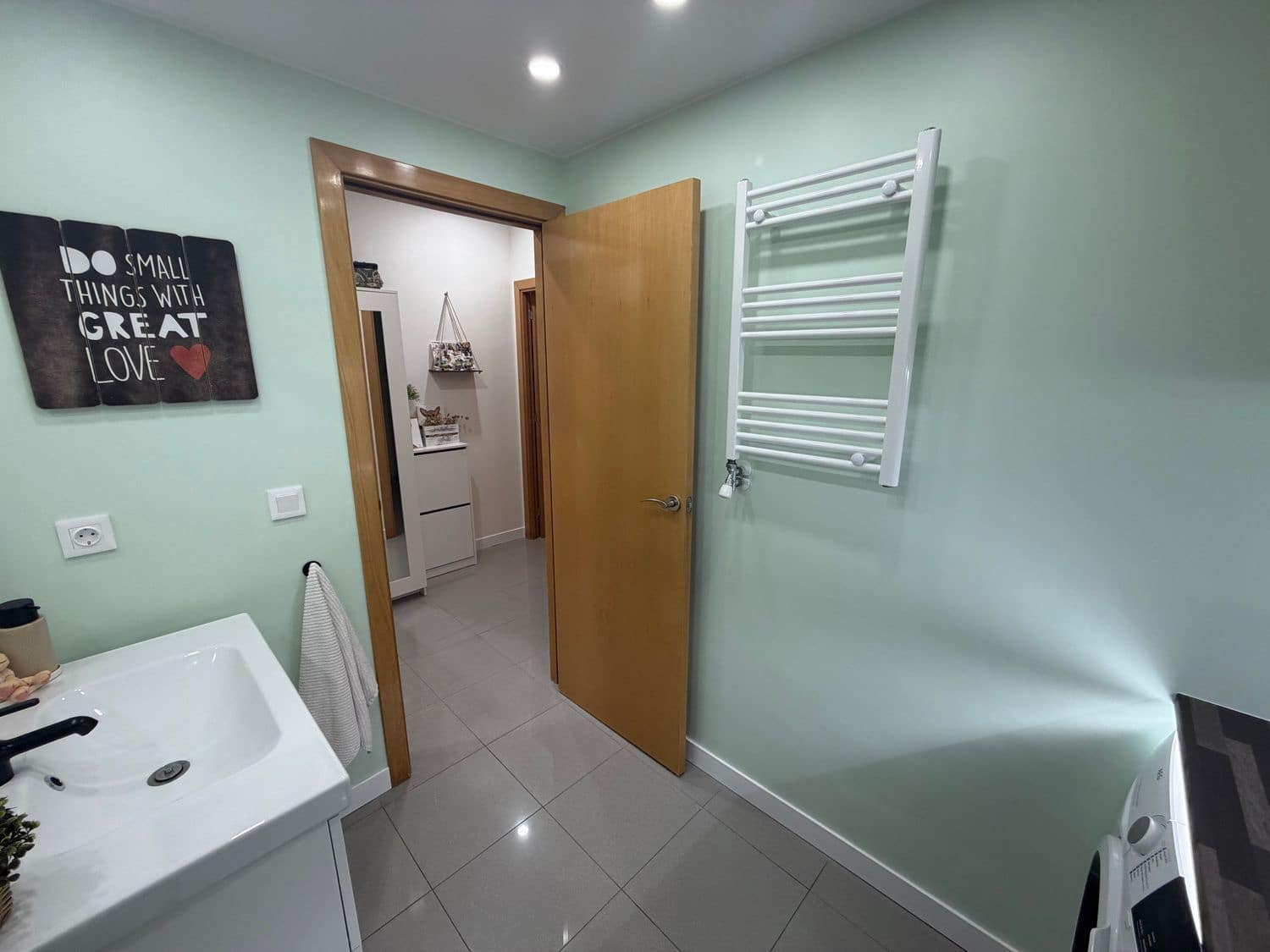 2 soverom Leilighet til salgs i Girona by med svømmebasseng garasje - € 259 000 (Ref: 9867632)