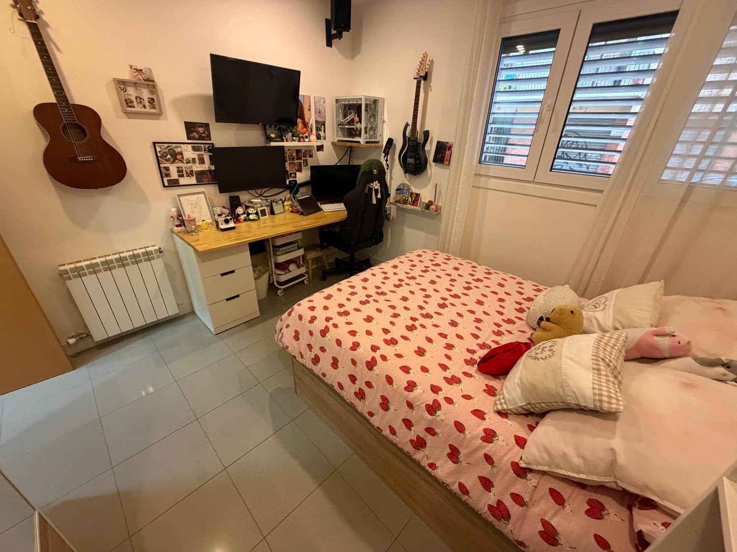 2 soverom Leilighet til salgs i Girona by med svømmebasseng garasje - € 259 000 (Ref: 9867632)