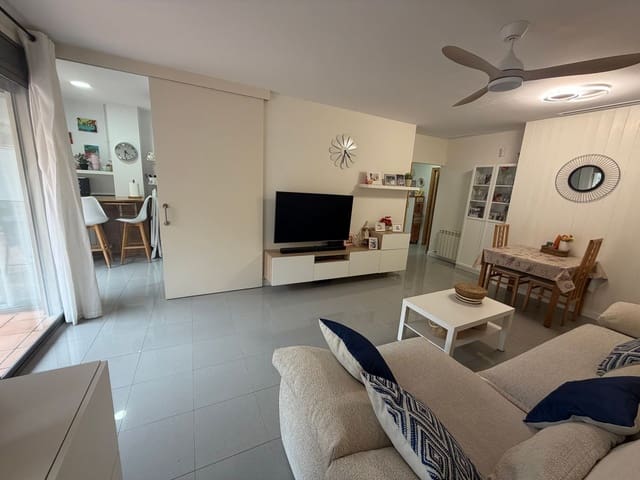 2 soverom Leilighet til salgs i Girona by med svømmebasseng garasje - € 259 000 (Ref: 9867632)