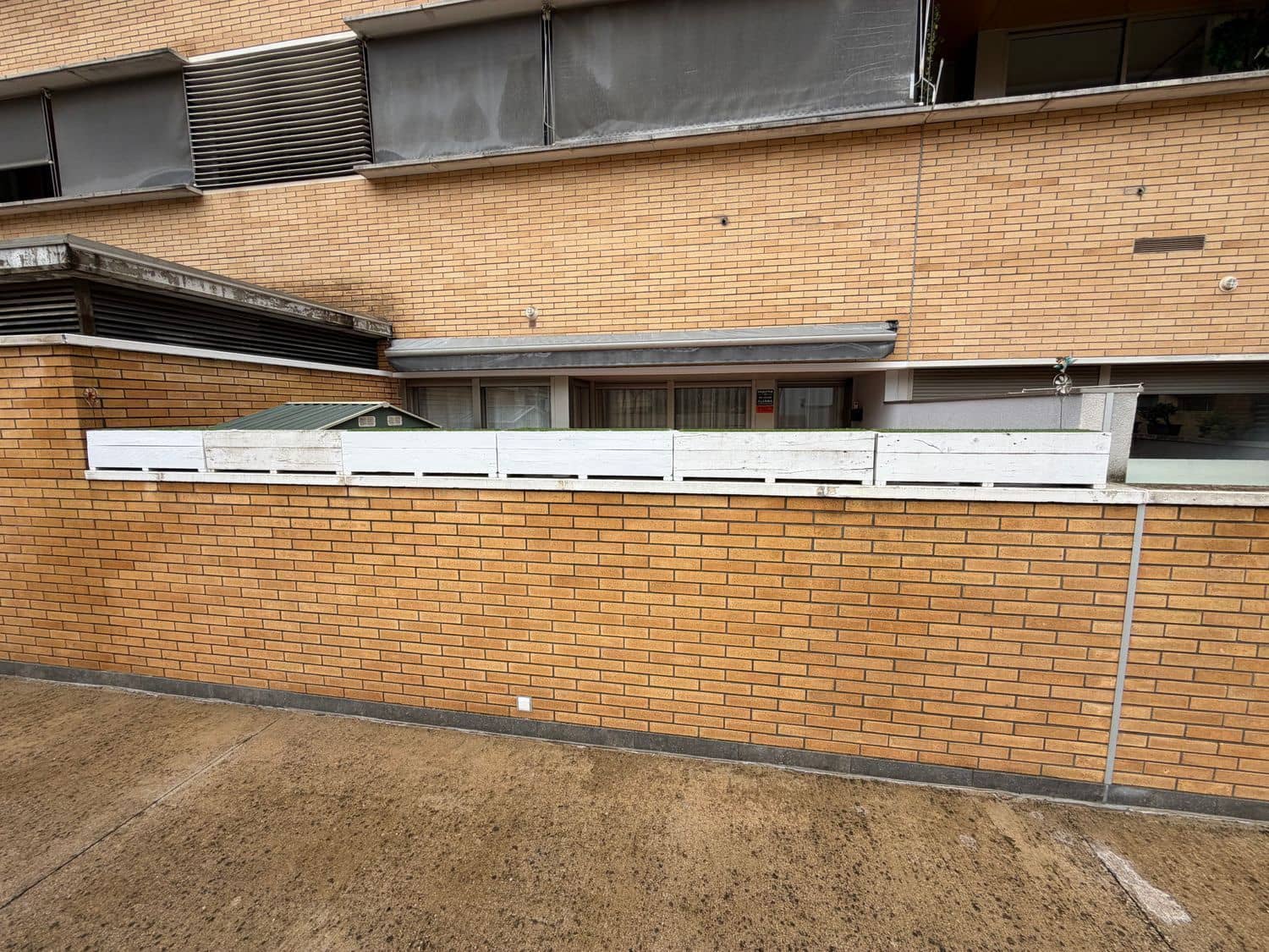 2 soverom Leilighet til salgs i Girona by med svømmebasseng garasje - € 259 000 (Ref: 9867632)