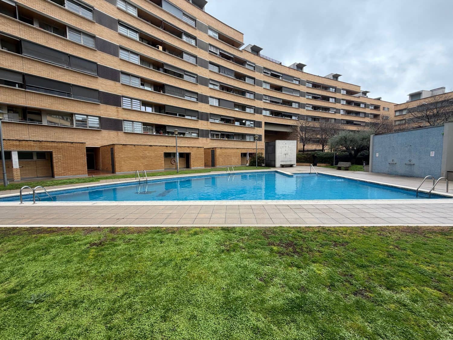 2 soverom Leilighet til salgs i Girona by med svømmebasseng garasje - € 259 000 (Ref: 9867632)