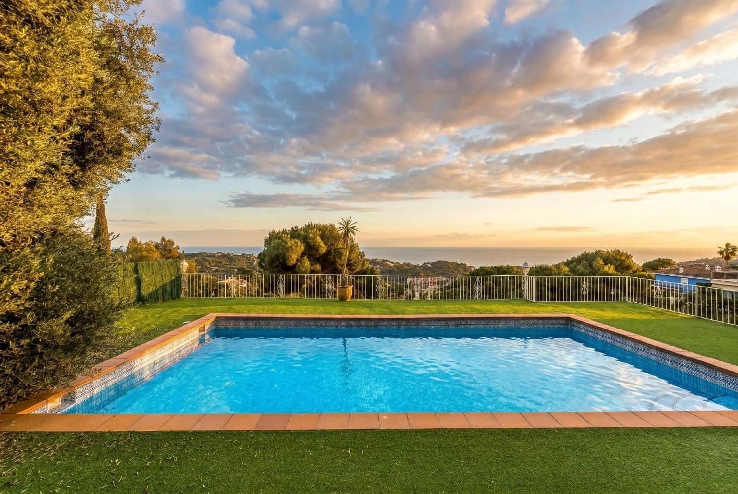 8 sovrum Villa till salu i Lloret de Mar med pool garage - 2 500 000 € (Ref: 9868686)