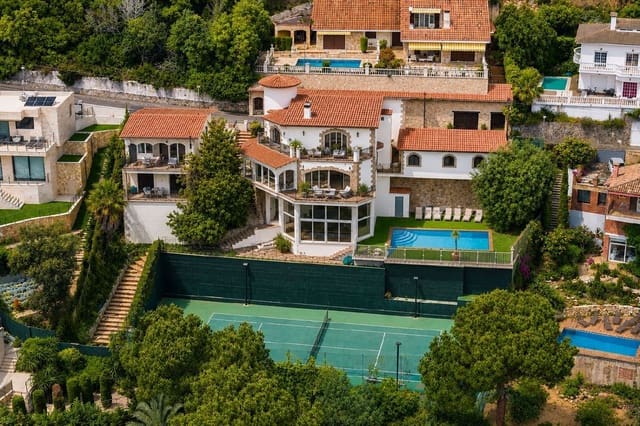 8 sovrum Villa till salu i Roca Grossa, Lloret de Mar med pool garage - 2 500 000 € (Ref: 9868686)