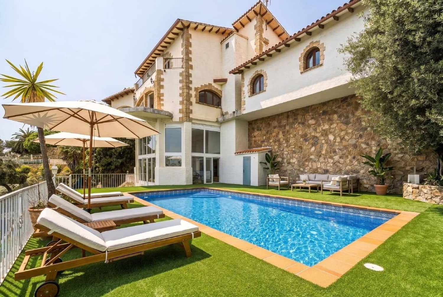 8 sovrum Villa till salu i Lloret de Mar med pool garage - 2 500 000 € (Ref: 9868686)