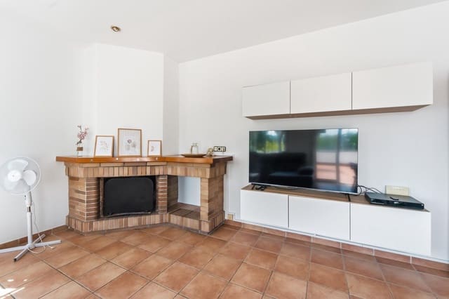 4 slaapkamer Villa te koop in Aiguaviva Parc, Vidreres met zwembad garage - € 365.000 (Ref: 9873617)