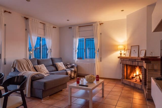4 slaapkamer Villa te koop in Aiguaviva Parc, Vidreres met zwembad garage - € 365.000 (Ref: 9873617)