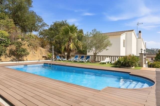 4 slaapkamer Villa te koop in Aiguaviva Parc, Vidreres met zwembad garage - € 365.000 (Ref: 9873617)