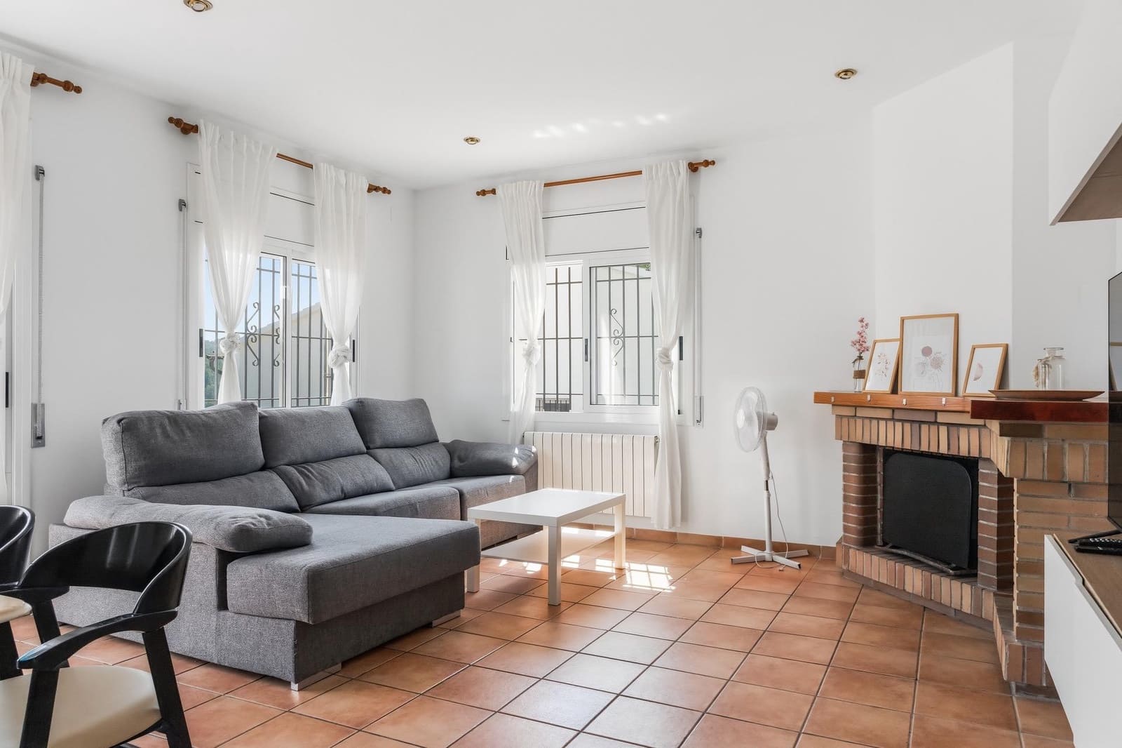 4 bedroom Villa for sale in Vidreres with pool garage - € 365,000 (Ref: 9873617)
