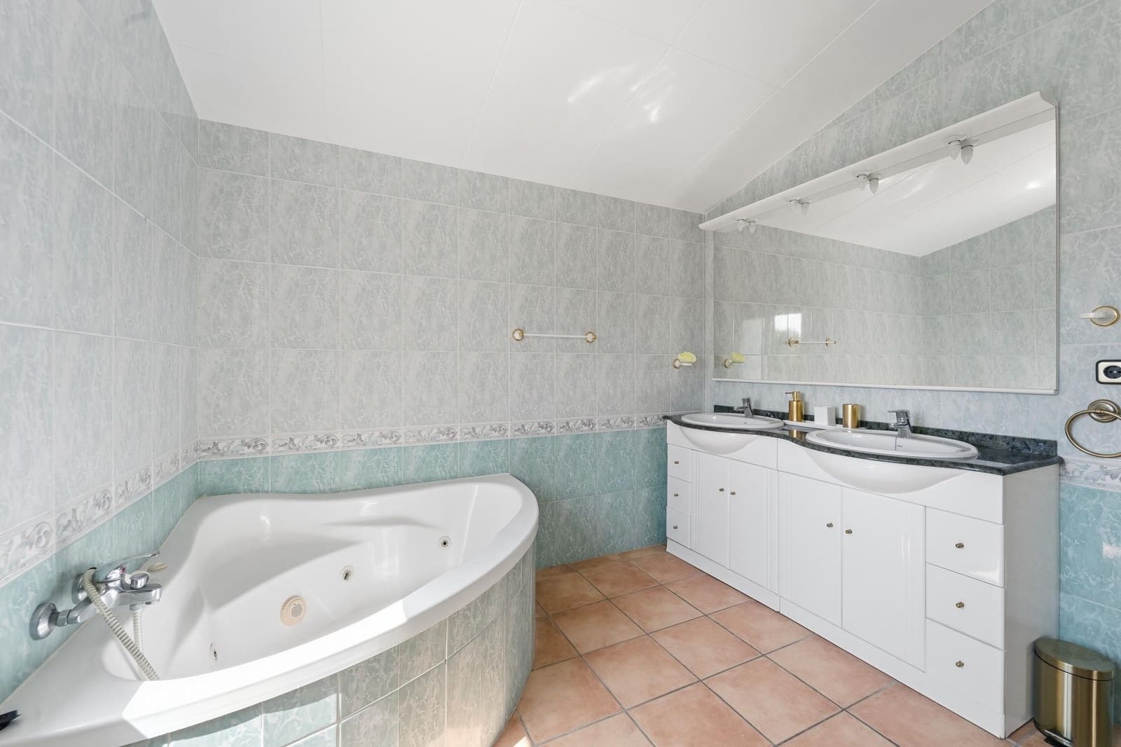 4 bedroom Villa for sale in Vidreres with pool garage - € 365,000 (Ref: 9873617)