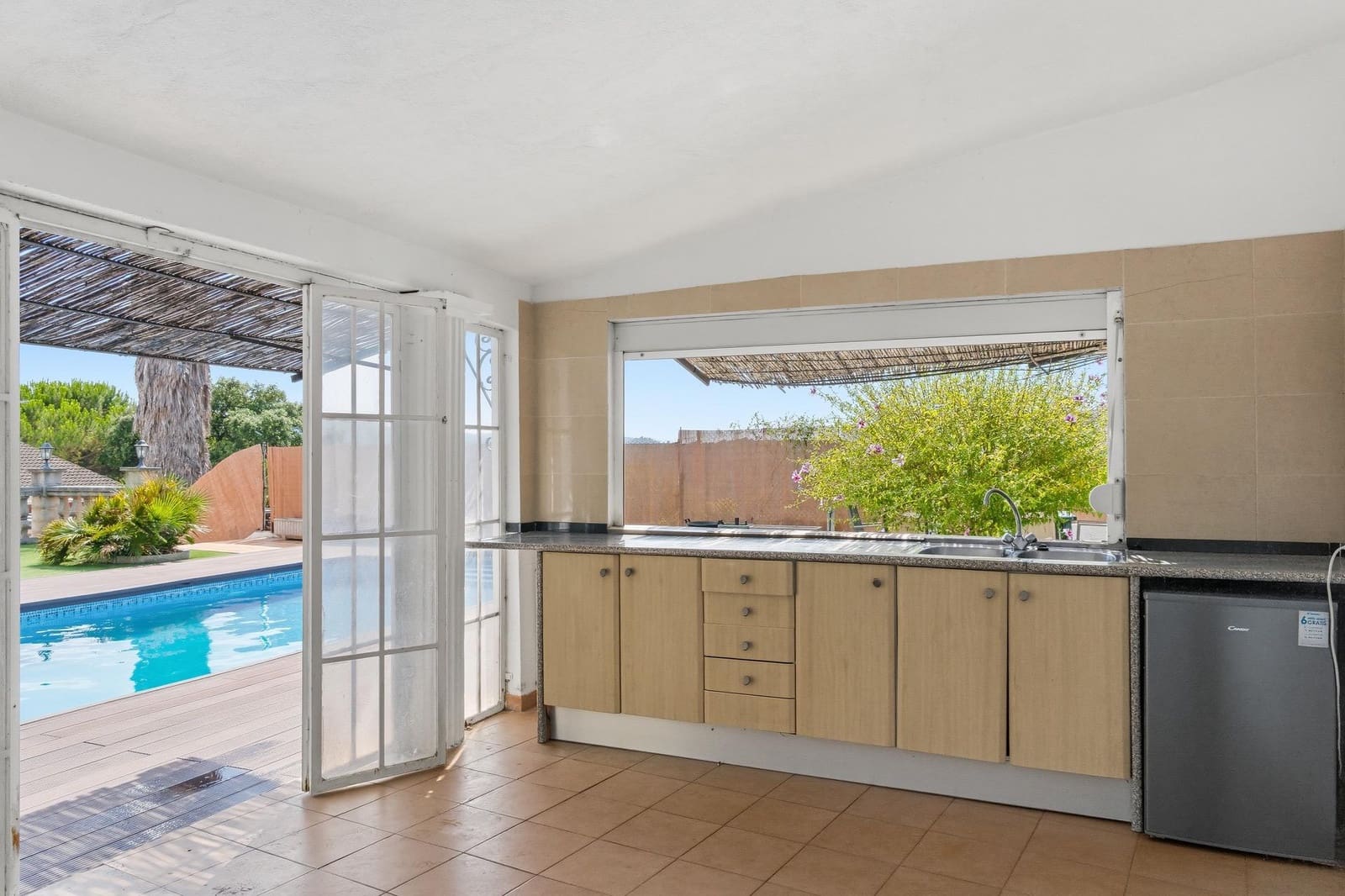 4 bedroom Villa for sale in Vidreres with pool garage - € 365,000 (Ref: 9873617)