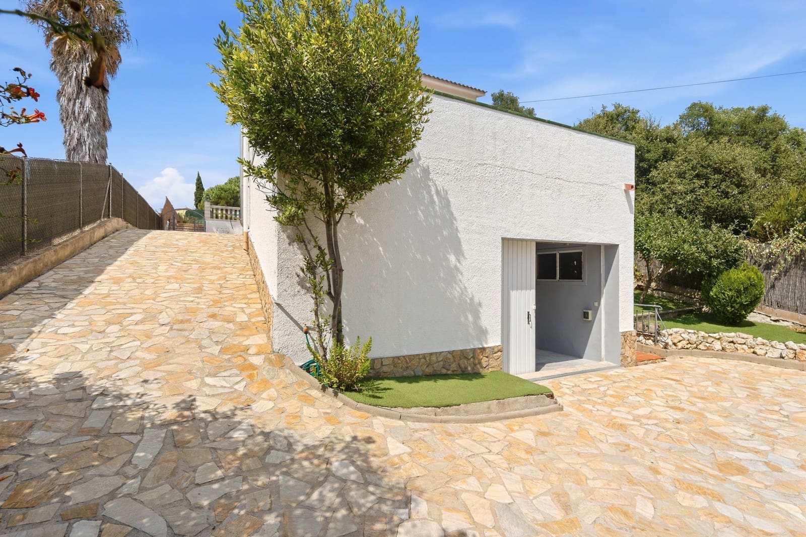 4 bedroom Villa for sale in Vidreres with pool garage - € 365,000 (Ref: 9873617)