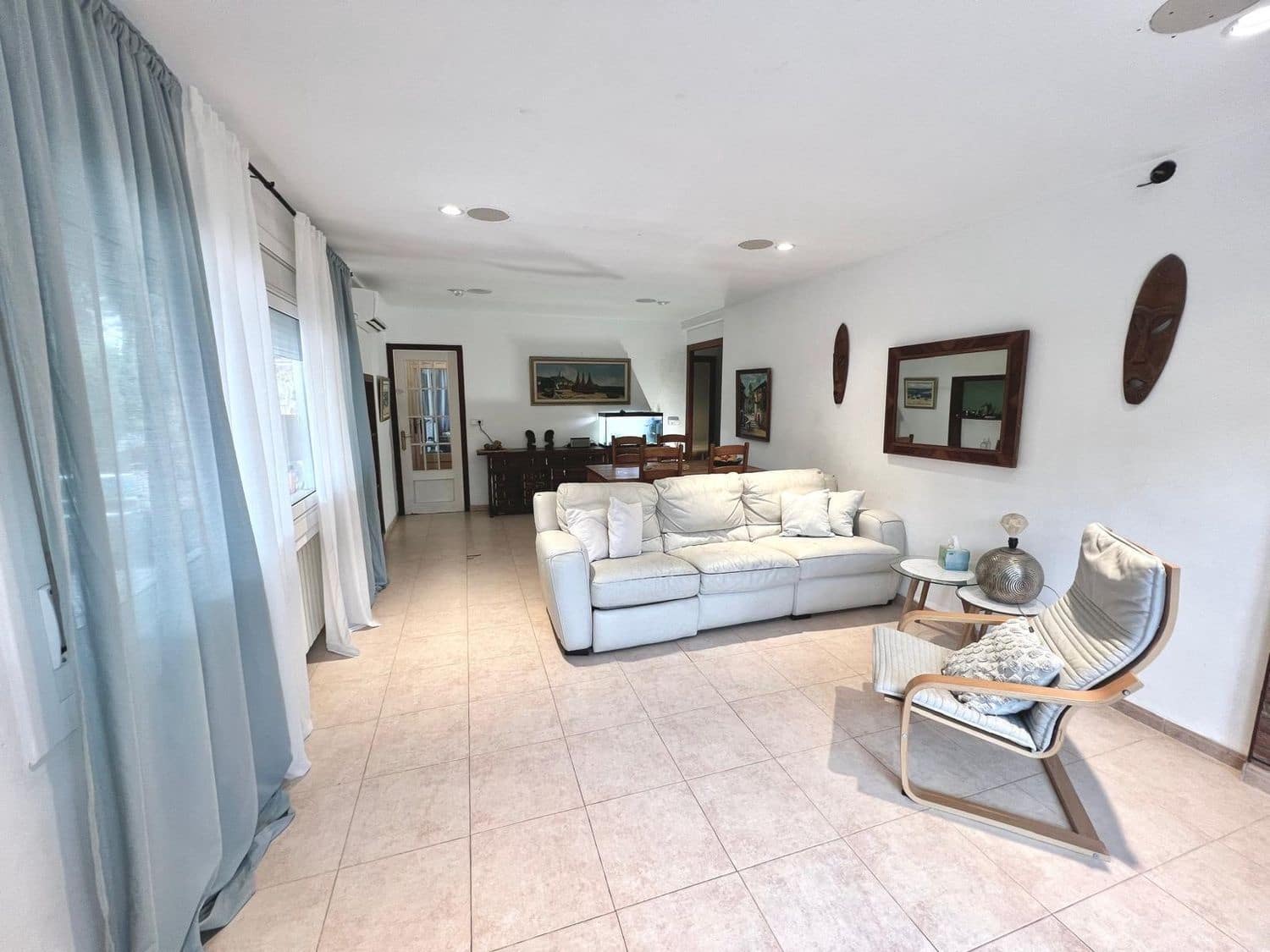 3 soverom Villa til salgs i Santa Cristina d'Aro med svømmebasseng garasje - € 350 000 (Ref: 9873627)