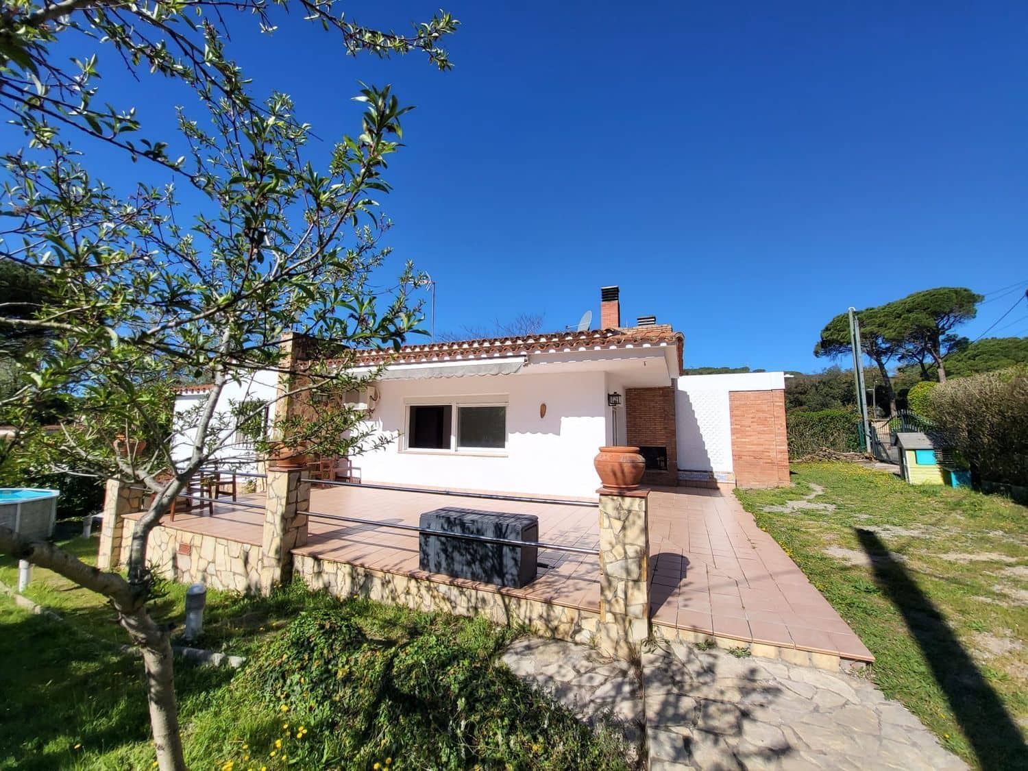 3 soverom Villa til salgs i Santa Cristina d'Aro med svømmebasseng garasje - € 350 000 (Ref: 9873627)