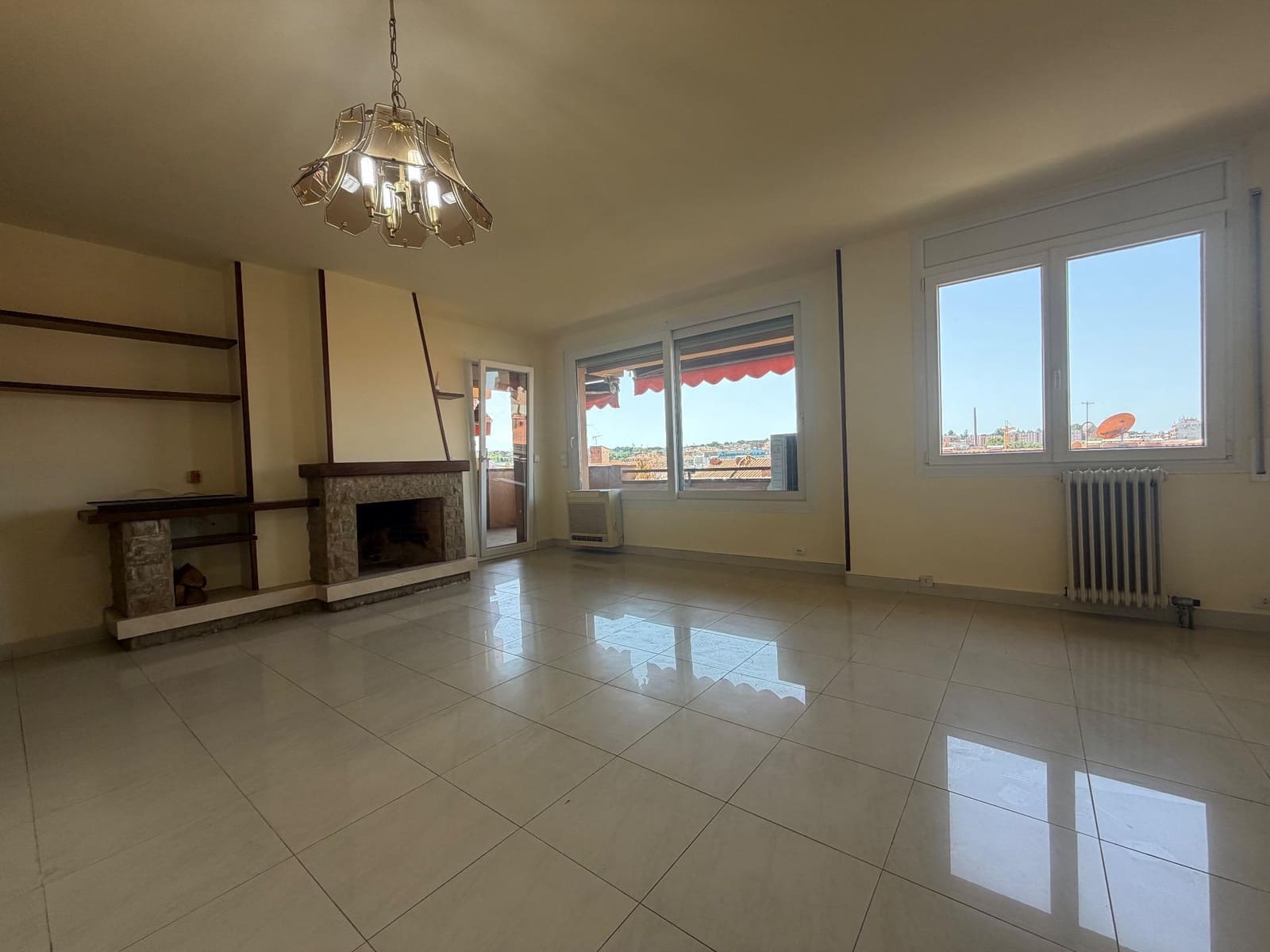 4 bedroom Flat for sale in Girona city with garage - € 460,000 (Ref: 9873633)