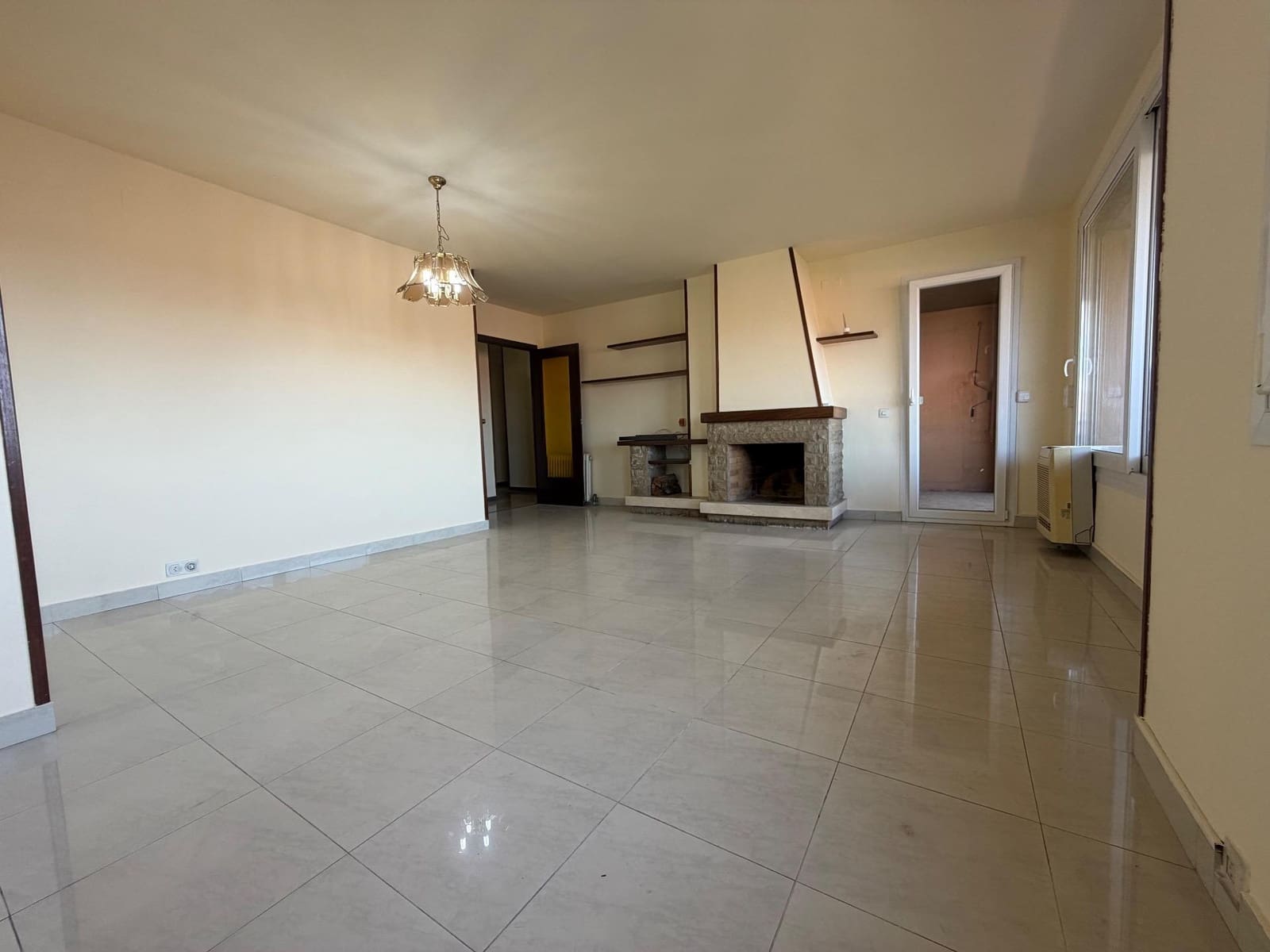4 bedroom Flat for sale in Girona city with garage - € 460,000 (Ref: 9873633)