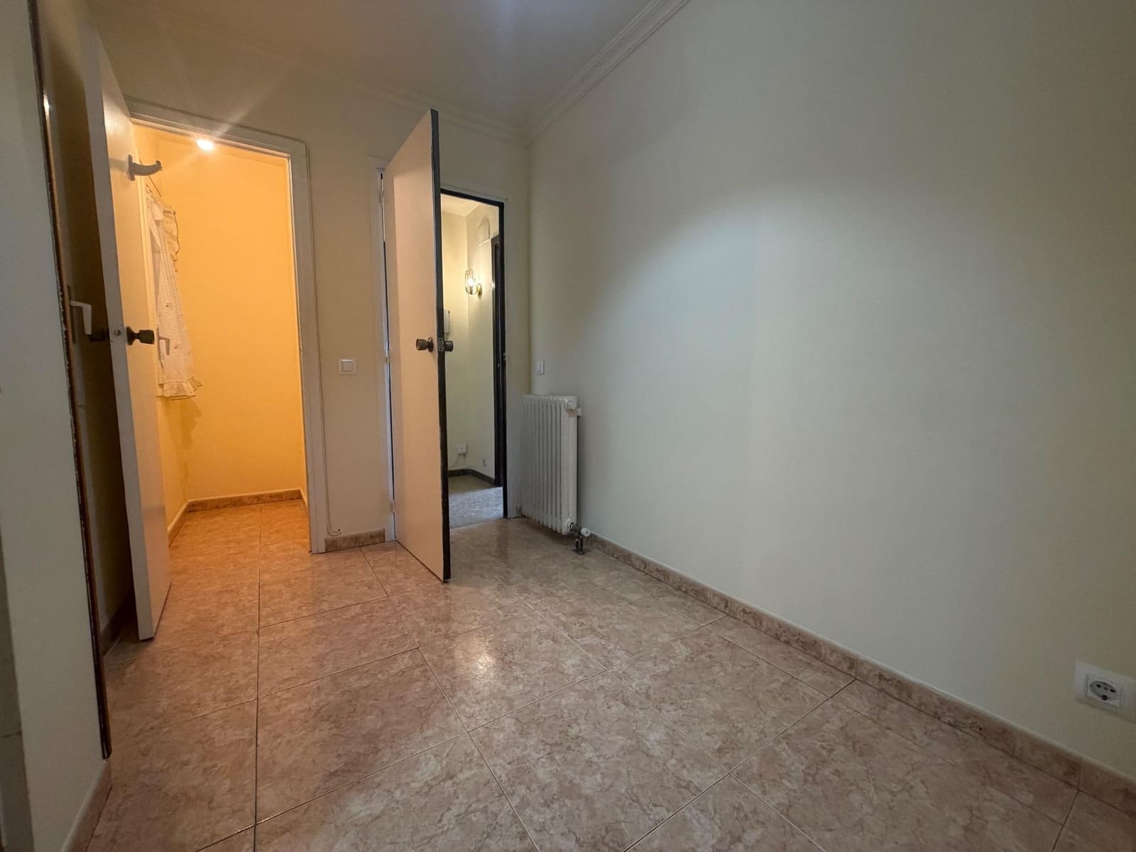 4 bedroom Flat for sale in Girona city with garage - € 460,000 (Ref: 9873633)