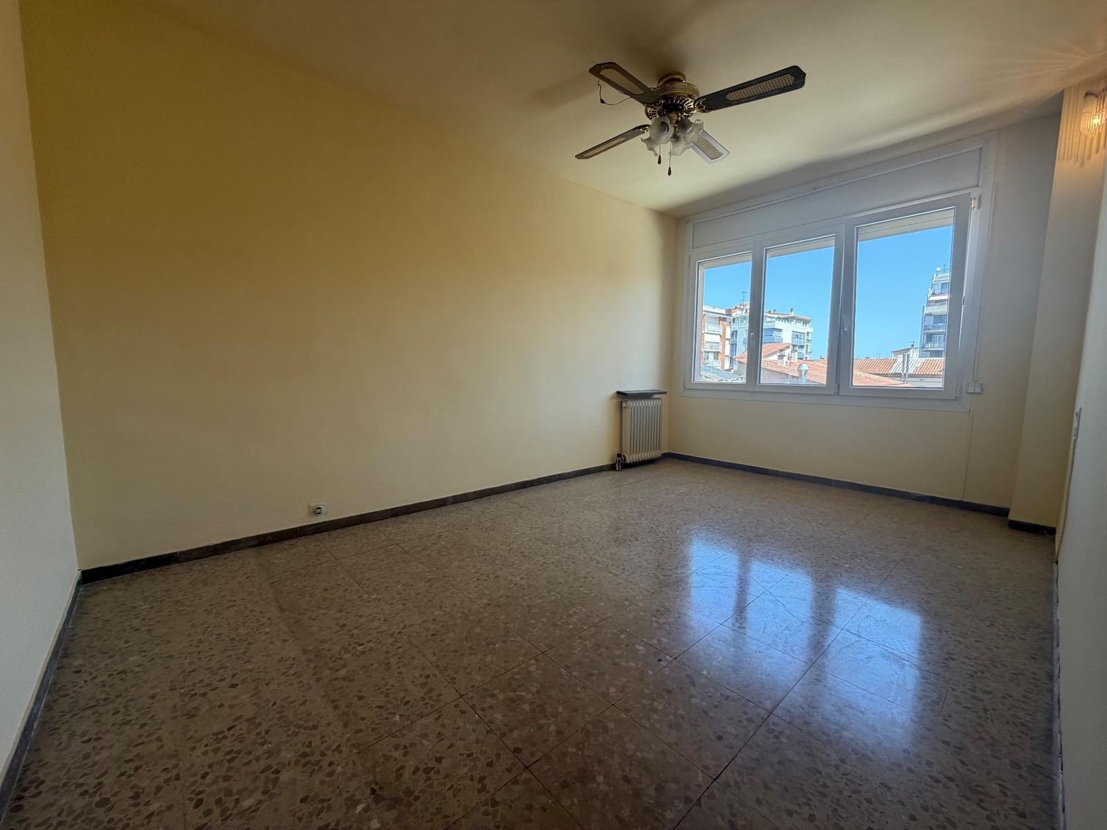 4 bedroom Flat for sale in Girona city with garage - € 460,000 (Ref: 9873633)