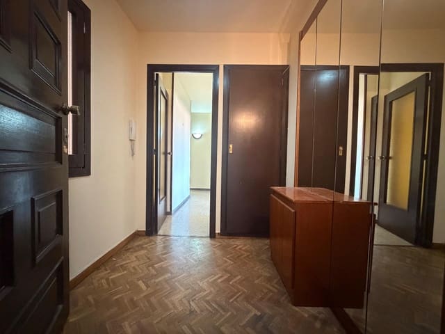 4 sypialnia Mieszkanie na sprzedaż w Miasto Girona z garażem - 460 000 € (Ref: 9873633)