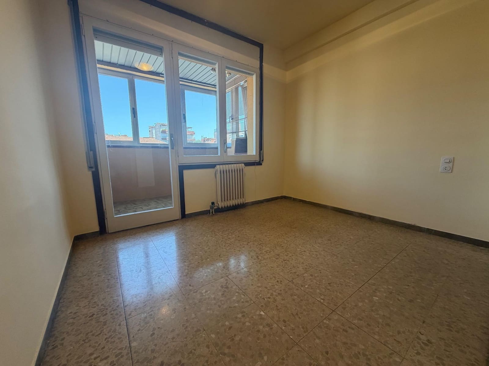 4 bedroom Flat for sale in Girona city with garage - € 460,000 (Ref: 9873633)