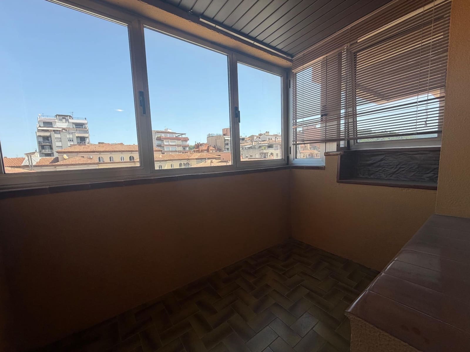 4 bedroom Flat for sale in Girona city with garage - € 460,000 (Ref: 9873633)