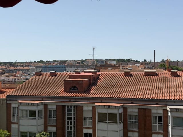 4 sypialnia Mieszkanie na sprzedaż w Miasto Girona z garażem - 460 000 € (Ref: 9873633)