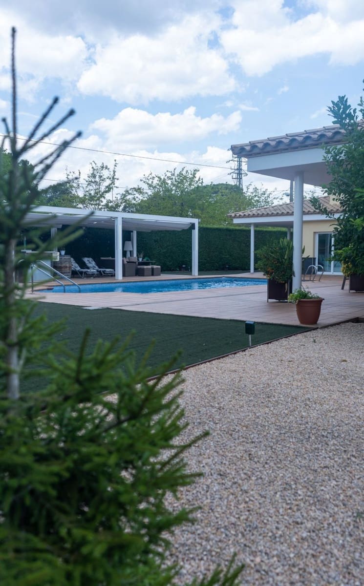 5 bedroom Villa for sale in Llagostera with pool garage - € 690,000 (Ref: 9873635)