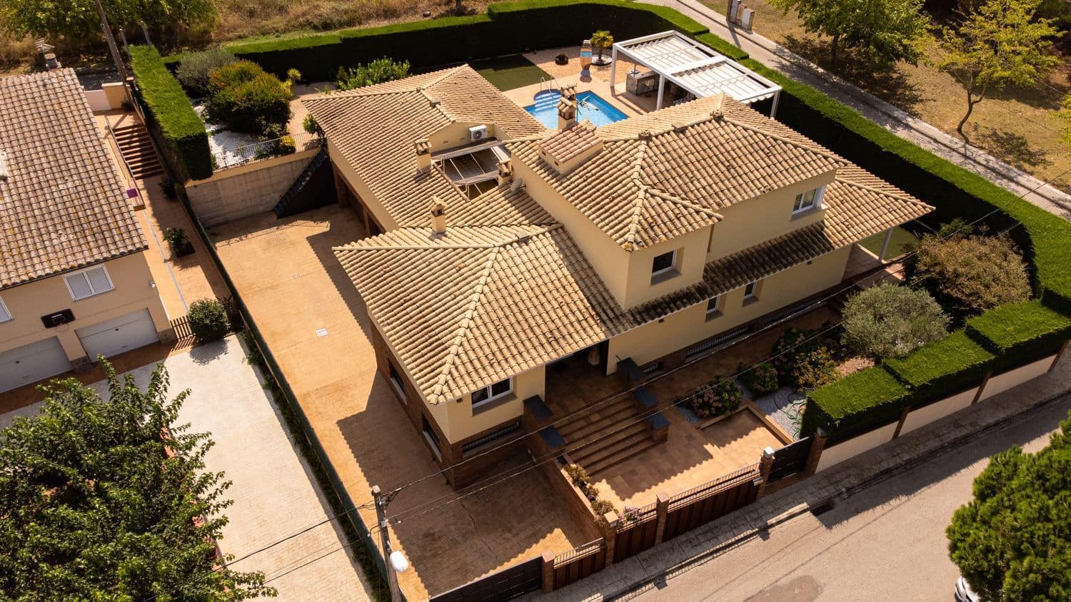 5 bedroom Villa for sale in Llagostera with pool garage - € 690,000 (Ref: 9873635)