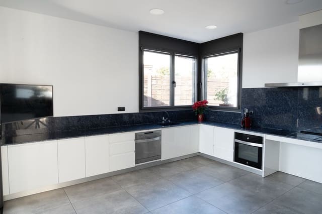 3 chambre Villa/Maison à vendre à Castell d'Aro, Castell-Platja d'Aro avec garage - 1 250 000 € (Ref: 9873638)