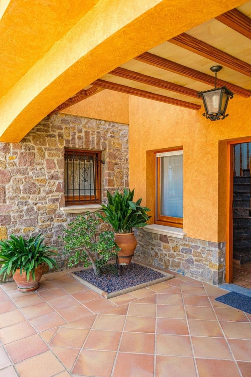 5 bedroom Villa for sale in Mont-ras with pool garage - € 1,090,000 (Ref: 9873643)