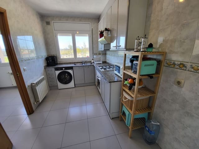 4 slaapkamer Villa te koop in Vidreres met garage - € 475.000 (Ref: 9873646)
