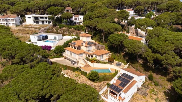 8 soveværelse Villa til salg i Pals med swimmingpool garage - € 1.100.000 (Ref: 9873647)
