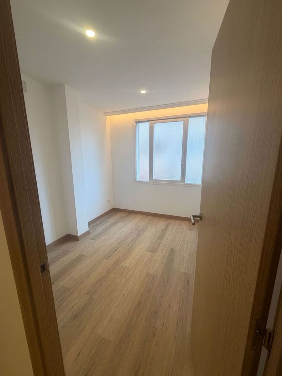 3 soveværelse Erhverv til leje i Barcelona by - € 1.250 (Ref: 9884924)