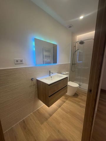3 bedroom Commercial for rent in La Clota, Barcelona city - € 1,250 (Ref: 9884924)