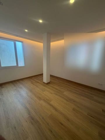 3 bedroom Commercial for rent in La Clota, Barcelona city - € 1,250 (Ref: 9884924)