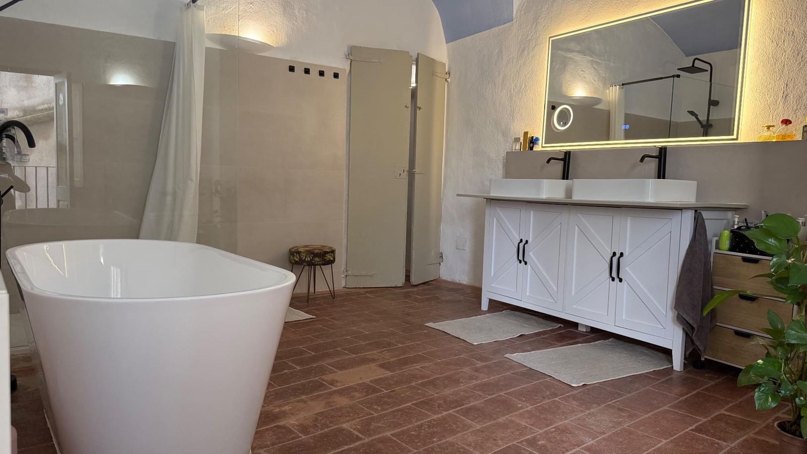 3 slaapkamer Rijtjeshuis te koop in La Bisbal d'Emporda - € 325.000 (Ref: 9975523)