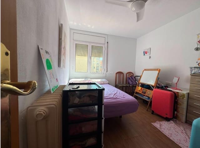 3 makuuhuone Asunto myytävänä paikassa Salt - 175 000 € (Ref: 9975524)