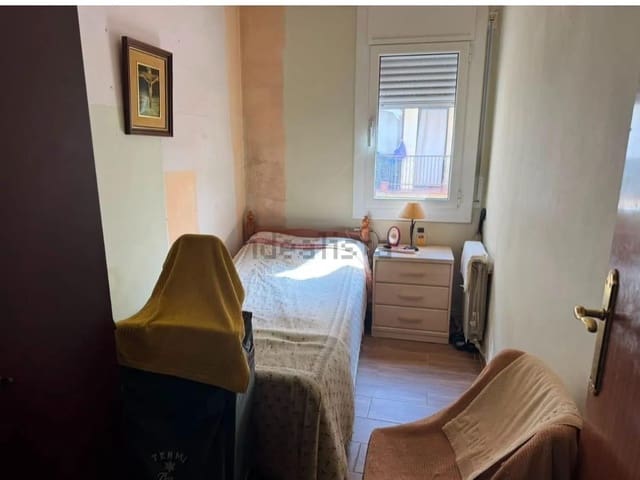 3 makuuhuone Asunto myytävänä paikassa Salt - 139 000 € (Ref: 9975525)