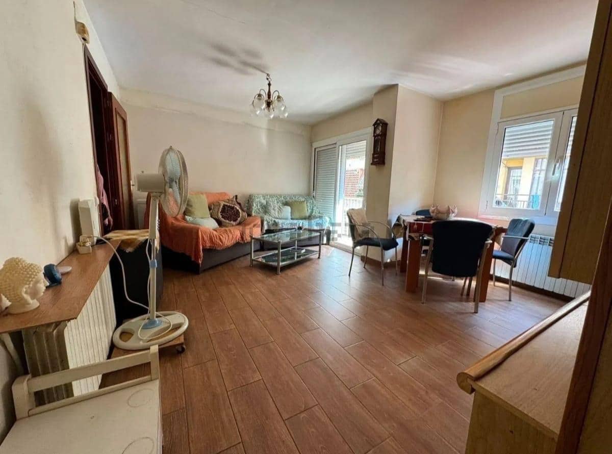 3 bedroom Flat for sale in Salt - € 139,000 (Ref: 9975525)