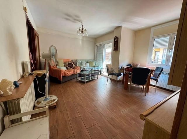 3 makuuhuone Asunto myytävänä paikassa Salt - 139 000 € (Ref: 9975525)