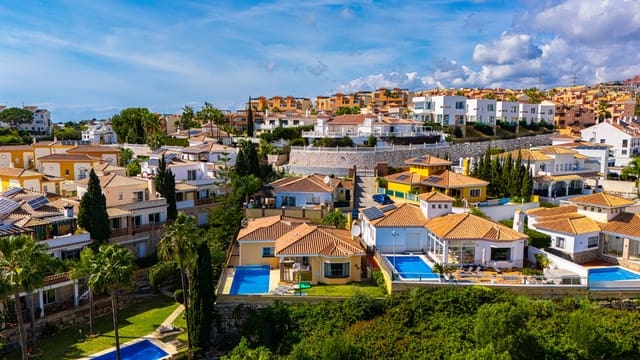 3 quarto Moradia para venda em Riviera del Sol, Mijas com piscina - 710 000 € (Ref: 9396873)