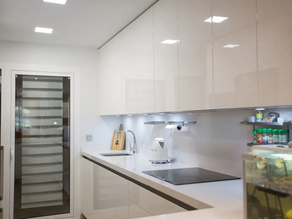 2 makuuhuone Huoneisto myytävänä paikassa Nueva Andalucia mukana uima-altaan 
autotalli - 630 000 € (Ref: 9397820)