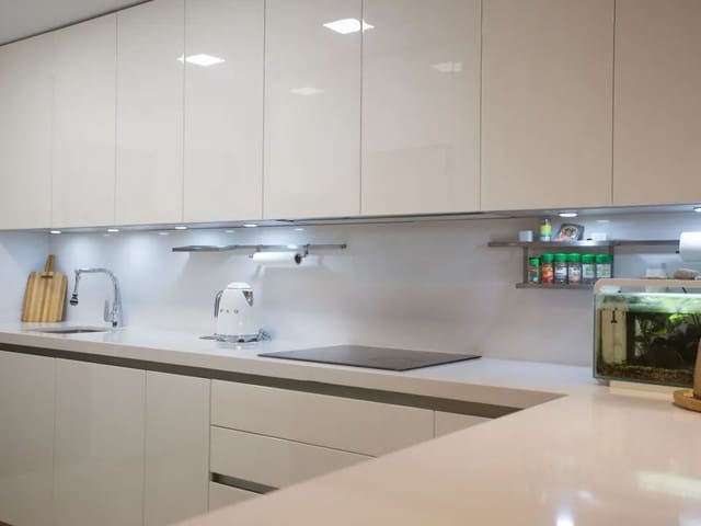 2 makuuhuone Huoneisto myytävänä paikassa Los Naranjos, Marbella mukana uima-altaan 
autotalli - 630 000 € (Ref: 9397820)