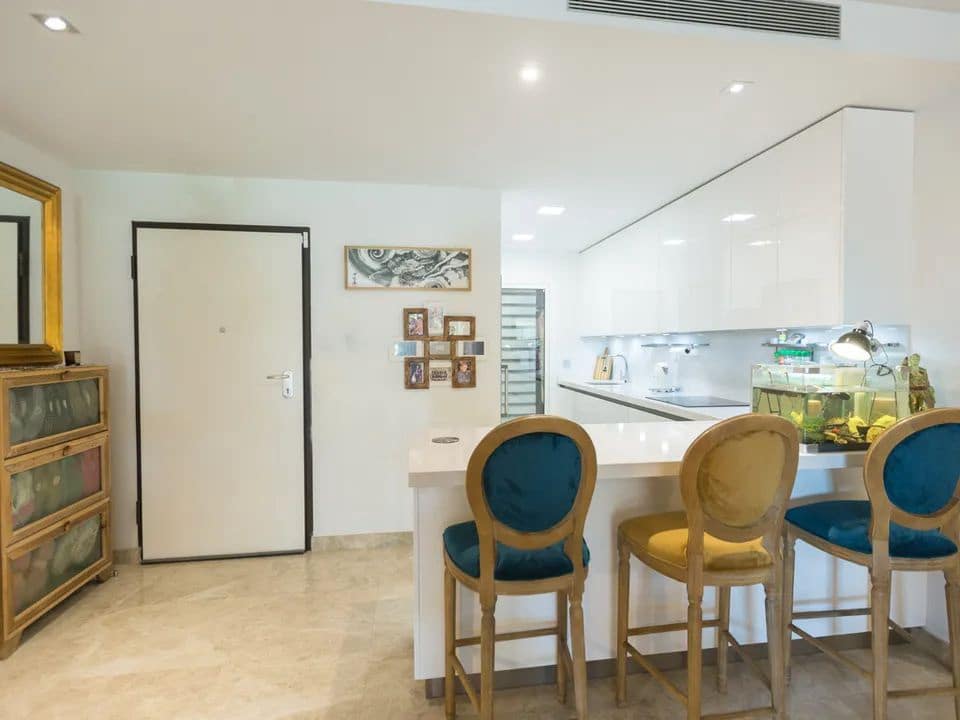 2 makuuhuone Huoneisto myytävänä paikassa Nueva Andalucia mukana uima-altaan 
autotalli - 630 000 € (Ref: 9397820)