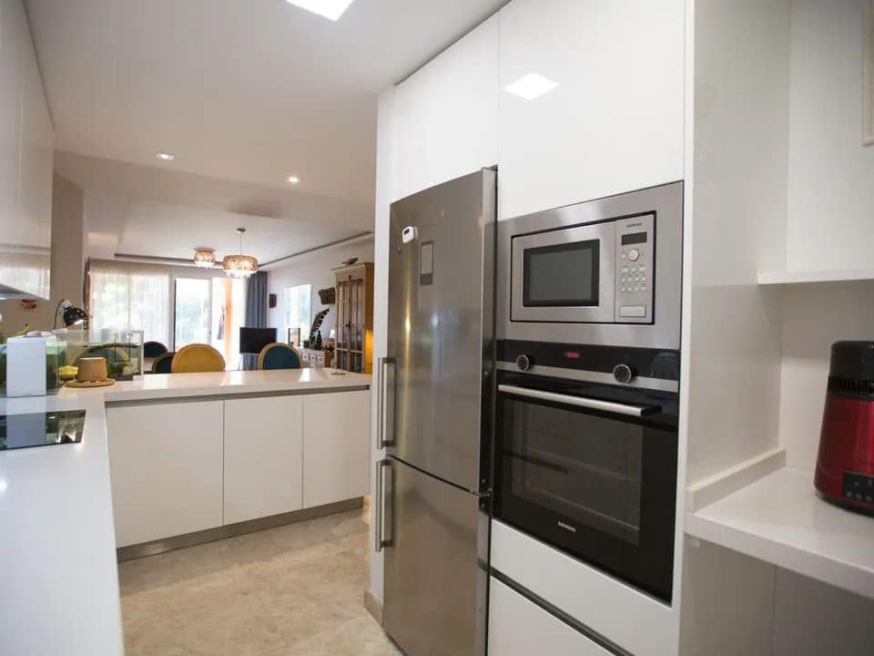 2 makuuhuone Huoneisto myytävänä paikassa Nueva Andalucia mukana uima-altaan 
autotalli - 630 000 € (Ref: 9397820)